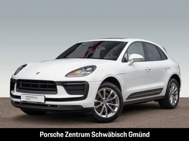 Porsche Macan BOSE PASM Rückfahrkamera Panoramadach LED 2024 Benzine