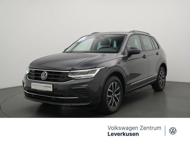 Volkswagen Tiguan Life DSG CARPLAY LED PDC AHK ACC NAVI 2022 Benzine