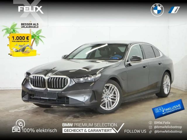 BMW 530 e ICONIC GLOW+19"ALU+KOMFORTSITZE 2025 Hybride / Benzine
