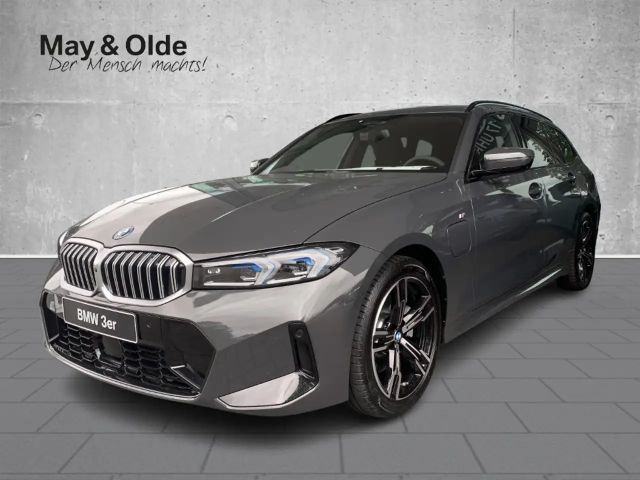 BMW 330 e Touring Sportpaket HUD AHK-klappbar Navi Digital 2026 Hybride / Benzine