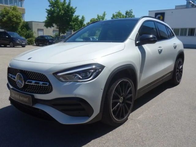 Mercedes-Benz GLA 200