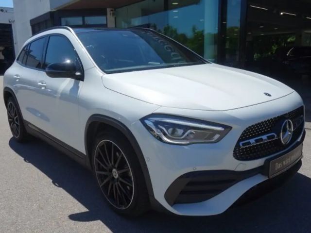 Mercedes-Benz GLA 200