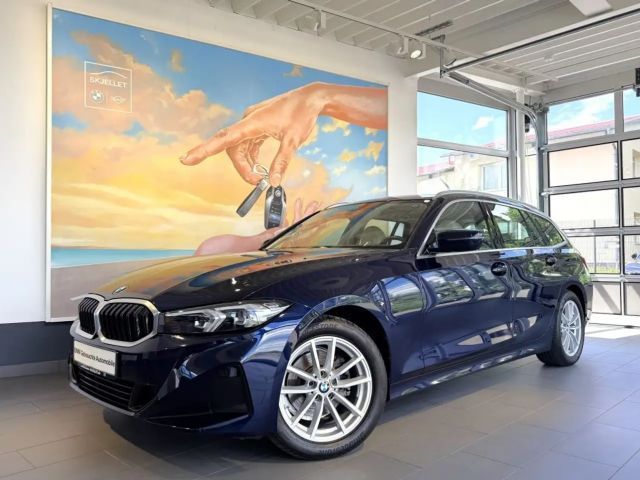 BMW 320 i Tour Individual HUD+KAM+NAVI-LivePro+LEDer 2022 Benzine