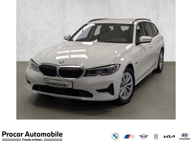 BMW 320 e Touring Laser ACC HuD 360° DA PA+ 2021 Hybride / Benzine