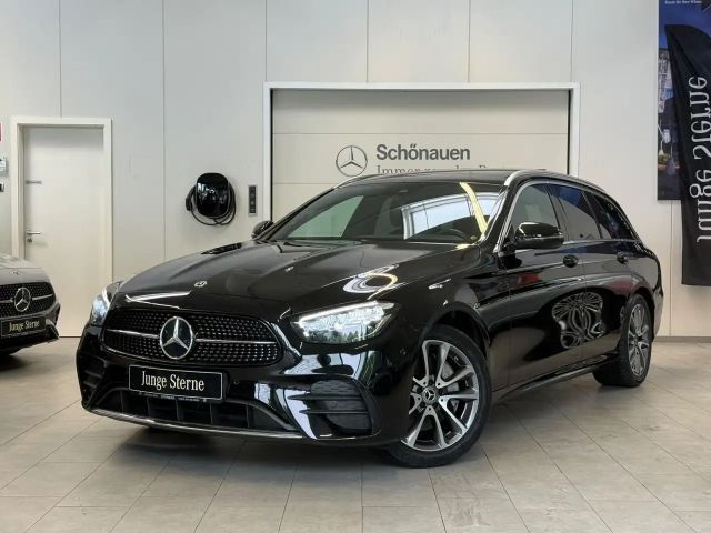 Mercedes-Benz E 200 T AMG PANO+AHK+MBUXHIGH+EASYPACK+AMBI+LED 2022 Benzine