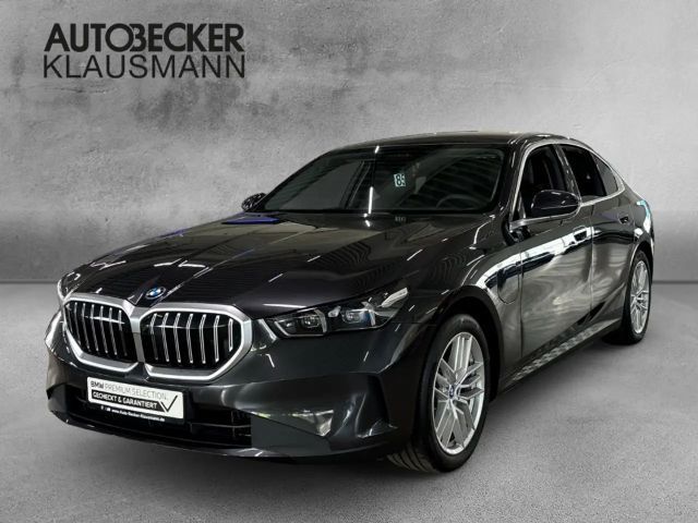 BMW 530 e xDrive LIMO 19''LM LC PROF PANO SITZLÜFT 360°PAR 2025 Hybride / Benzine