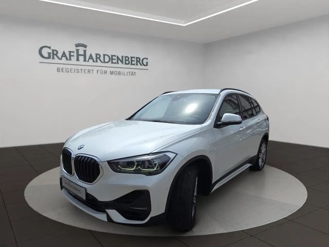 BMW X1 20i sDrive Sport Line Steptronic Navi AHK 2021 Benzine