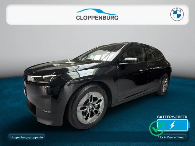 BMW iX xDrive40 AHK+StKlima+Navi+SiKlima+SHZ+HiFi+BT 2022 Elektrisch