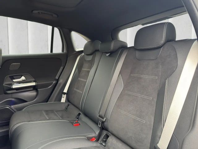 Mercedes-Benz GLA 220