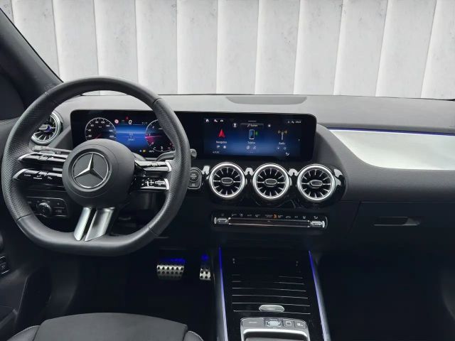 Mercedes-Benz GLA 220