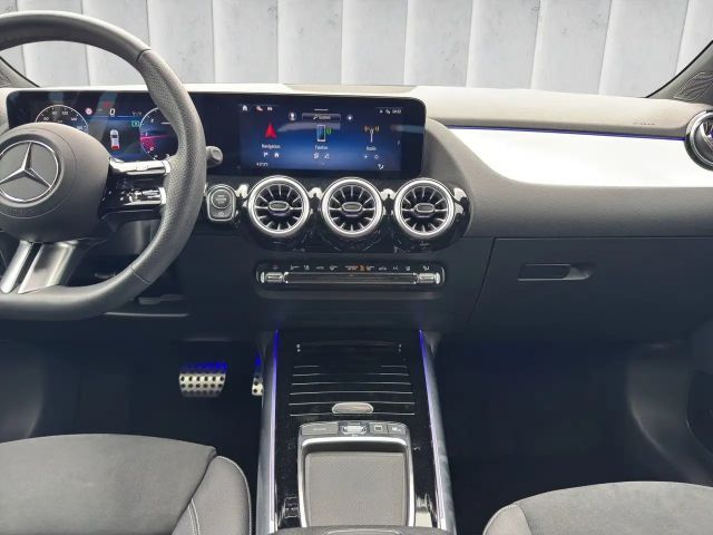Mercedes-Benz GLA 220