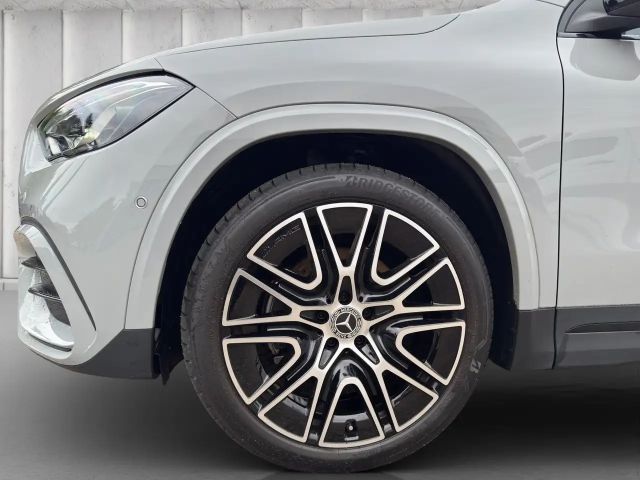 Mercedes-Benz GLA 220