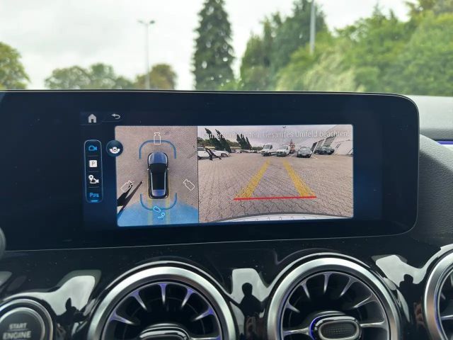 Mercedes-Benz GLA 220