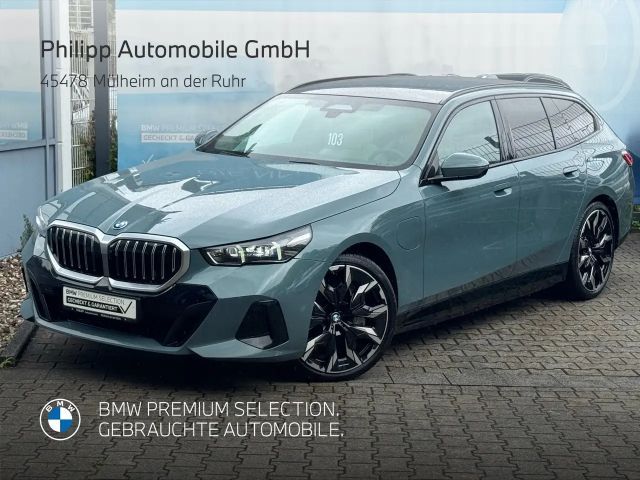 BMW 550 e xDrive Ad-Fahrw-Pro Autobahnas PANO AHK B&W 2025 Hybride / Benzine