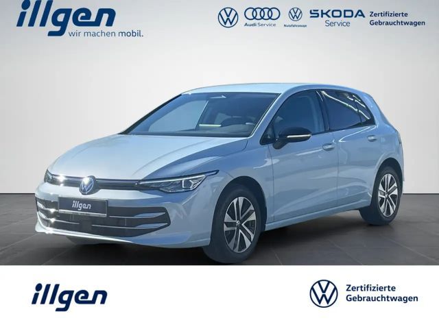 Volkswagen Golf VIII 1.5 eTSI ENERGY DSG MATRIX+CLIMAT+APP+KAM+PDC+LM 2026 Benzine