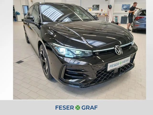 Volkswagen Passat R-Line 1.5 eHybrid DSG/LED/Rear View/AHK/Navi 2025 Hybride / Benzine