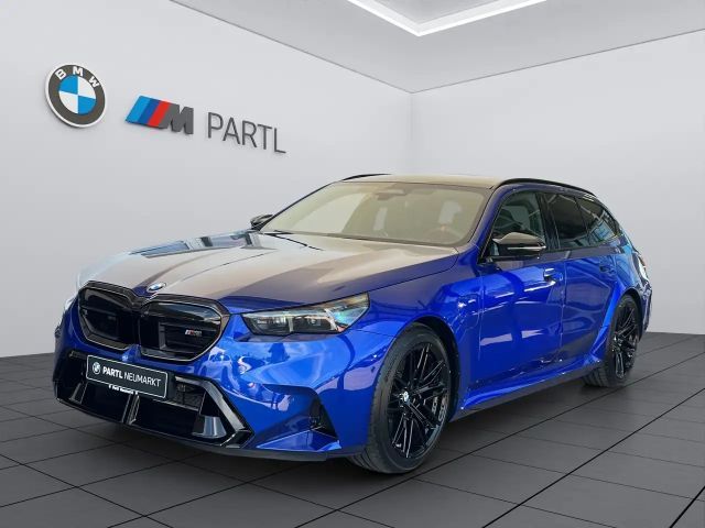 BMW M5 Touring M-DriversP. ACC 360° Pano B&W AHK 2026 Hybride / Benzine