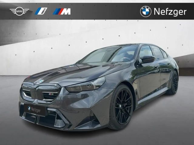 BMW M5 Limousine Leder Pano B&W Lenkradhzg 2026 Hybride / Benzine