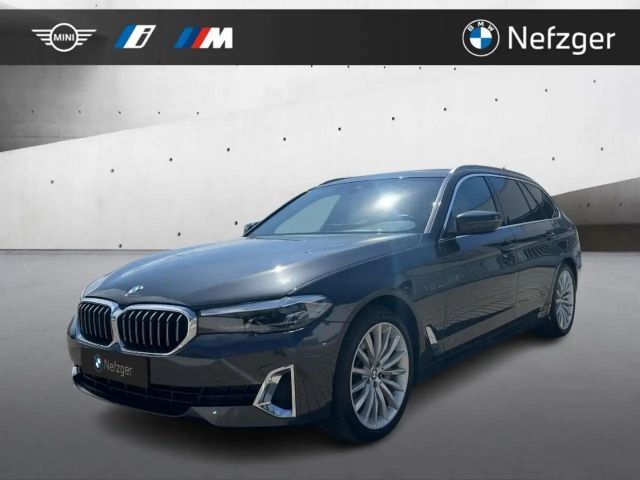 BMW 530 xDrive Touring Lenkradheiz. PANO Standheiz. 2023 Benzine