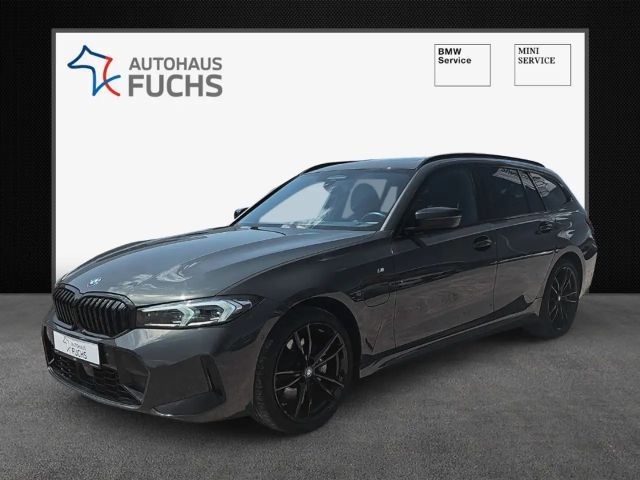 BMW 330 e xDrive M Sport DA Prof. Panoramadach HUD 19'' Al 2023 Hybride / Benzine