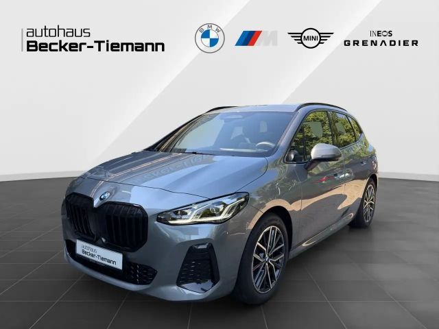 BMW 223 i  18" / M Paket / AHK / Pano / Lkrd Heiz / HUD / 2025 Benzine