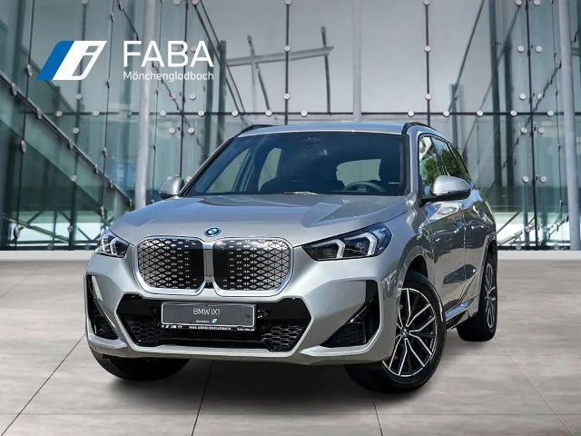 BMW iX1 eDrive20 M Sportpaket Head-Up HK HiFi DAB 2026 Elektrisch