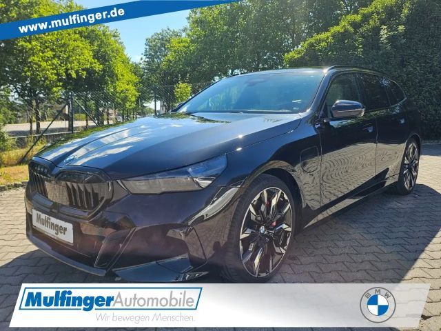BMW 550 e xDr.T.M Sport PRO IntAktL.PanoD.B+W.AHK 21" 2025 Hybride / Benzine