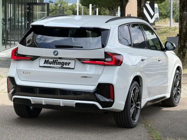 BMW iX1