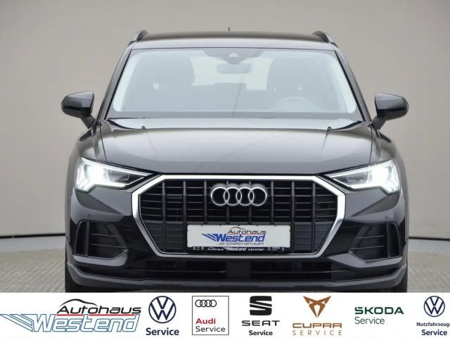 Audi Q3 40 TFSI 140kW quattro S tronic Navi LED 2023 Benzine