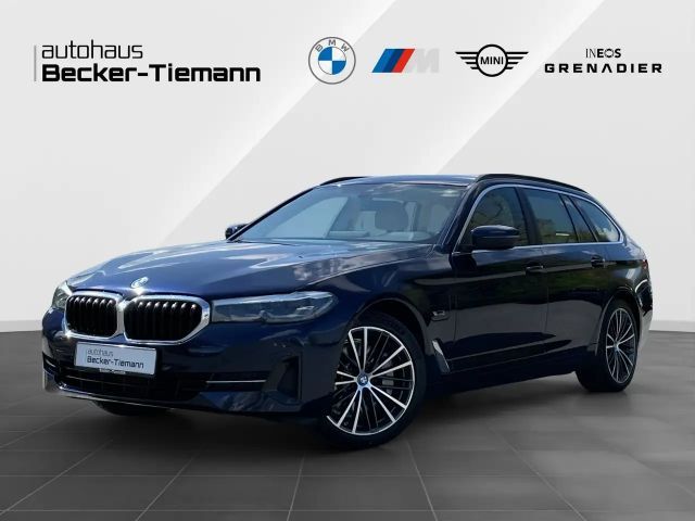 BMW 530 e Touring | Live Cockpit Prof. | DAB | Leder | Spi 2023 Hybride / Benzine