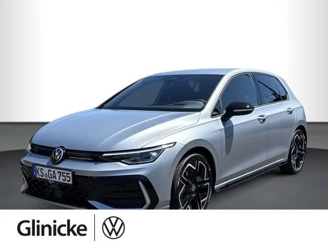 Volkswagen Golf VIII R-Line 1.5 eTSI DSG, HEAD-UP, NAVI 2026 Benzine