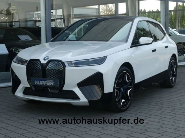 BMW iX xDrive50 Sportpak.AHK°LASER°PANO°22-Sitzbelü 2023 Elektrisch