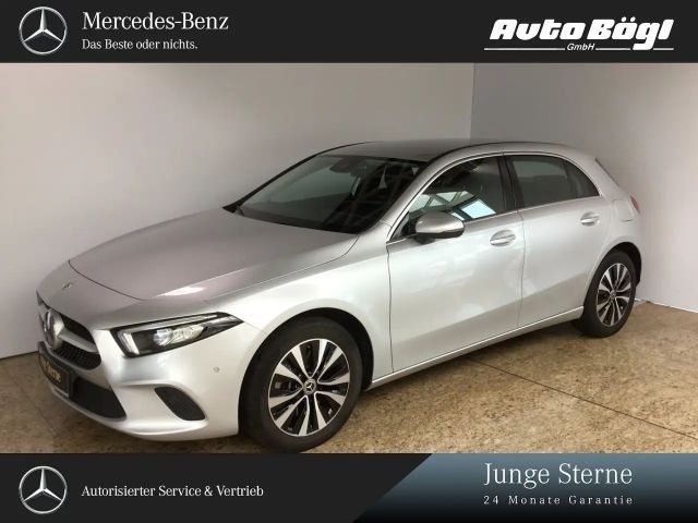 Mercedes-Benz A 250 A 250 e MBUX High-End / Business/Progressive/LED 2022 Hybride / Benzine