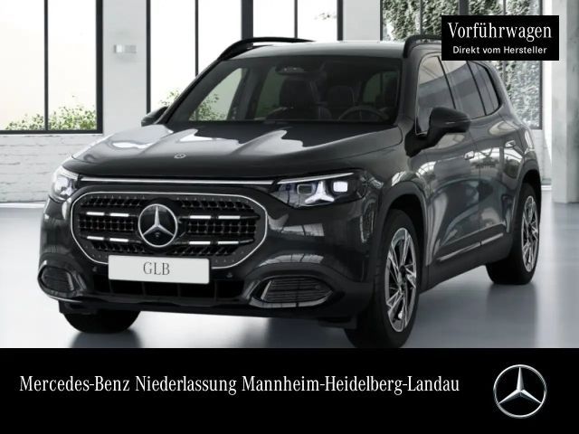 Mercedes-Benz GLB 200 Pano Multibeam Distr. AHK Night Kamera PTS 2026 Benzine