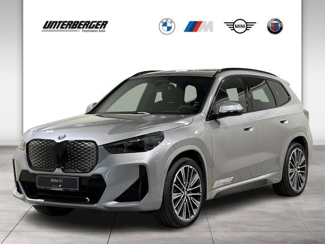 BMW iX1 eDrive20 M Sport Pro DA+ PA+ AHK HUD HK Pano 2026 Elektrisch