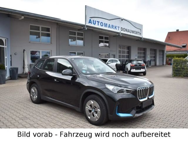 BMW iX1 30 xDrive Navi PanoDach Keyless LED 2023 Elektrisch