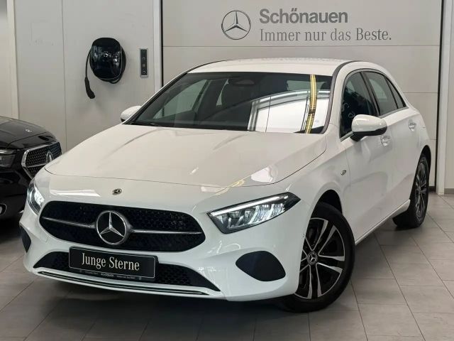 Mercedes-Benz A 250 e MEMORY+AC11KW+LED+KEYLESS+AMBIENTE+DAB 2025 Hybride / Benzine