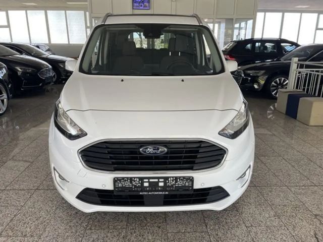 Ford Grand Tourneo