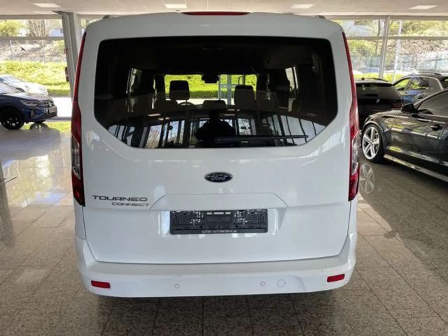 Ford Grand Tourneo