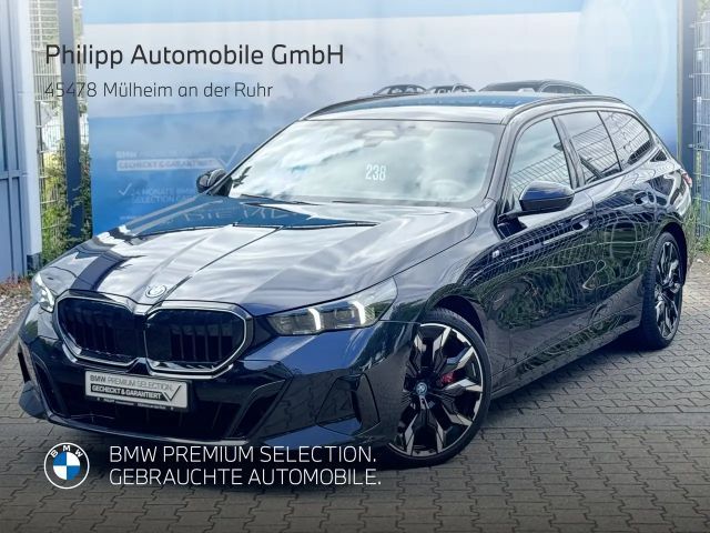 BMW 550 e xDrive M Sport Pro B&W PANO Ad.Fahrw.Prof 2025 Hybride / Benzine