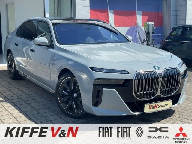 BMW i7 xD 60 MSPORT PANOSKY FOND-TV B&W KRISTALL-LED 2023 Elektrisch