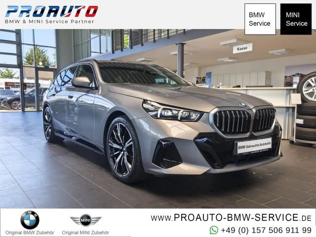 BMW 520 i M Sport Tou HK/Dr.As+/360°/20"Alu/AHK/HUD 2026 Benzine