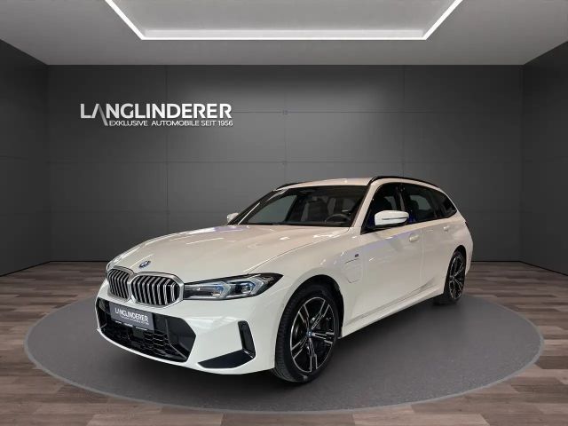 BMW 330 e xDrive Touring M-Sport AHK eSitze RFK HUD 2023 Hybride / Benzine