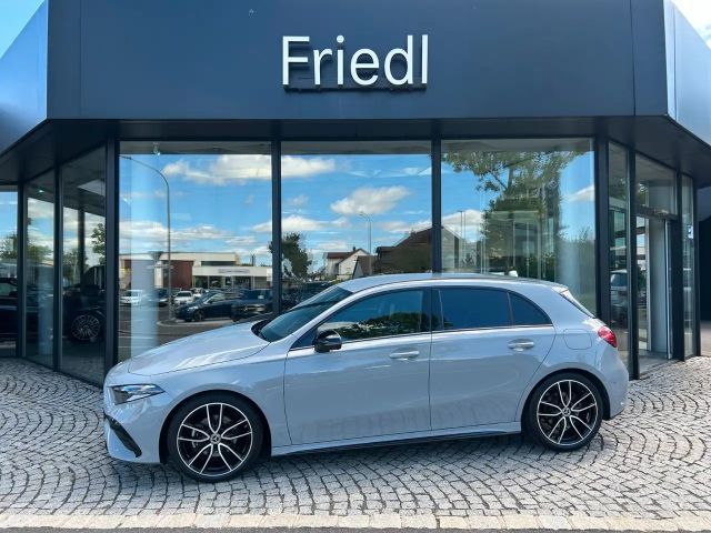 Mercedes-Benz A 200 AMG, NIGHT, 19", Kamera, Distronic, 2025 Benzine