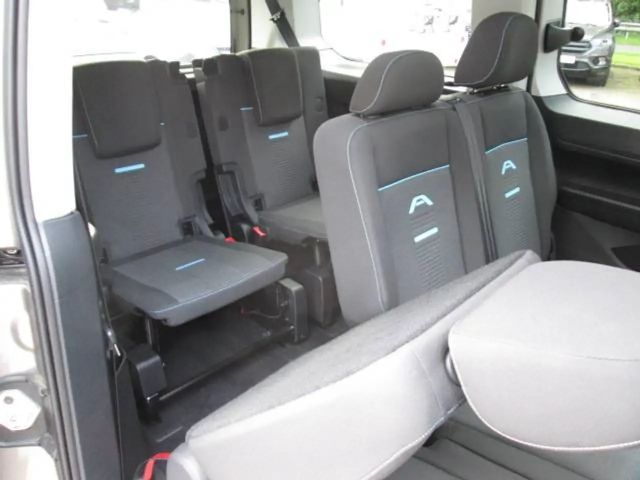 Ford Grand Tourneo