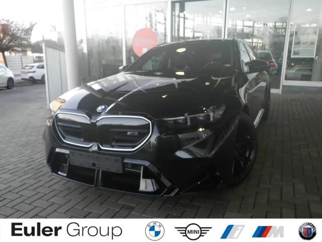 BMW M5 Sportpaket AHK-klappbar AHK El. Panodach Panorama 2026 Hybride / Benzine