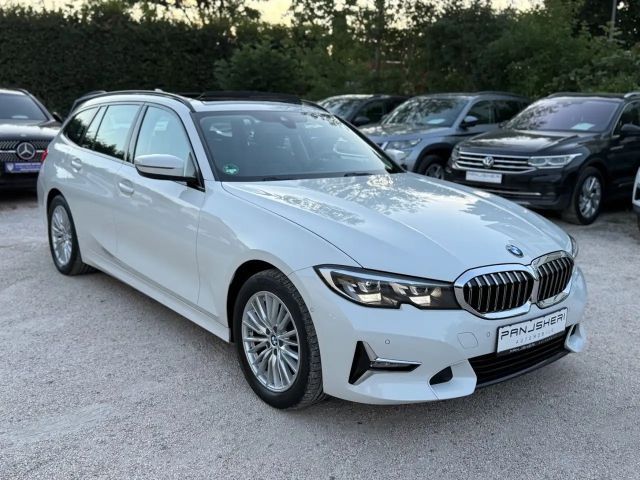 BMW 320 d Touring Luxury Line Panorama-SD Kamera 2021 Diesel