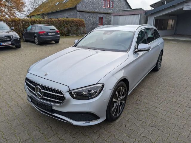 Mercedes-Benz E 300 e T-Modell Avantgarde Plugin Hybrid 235 KW 2022 Hybride / Benzine