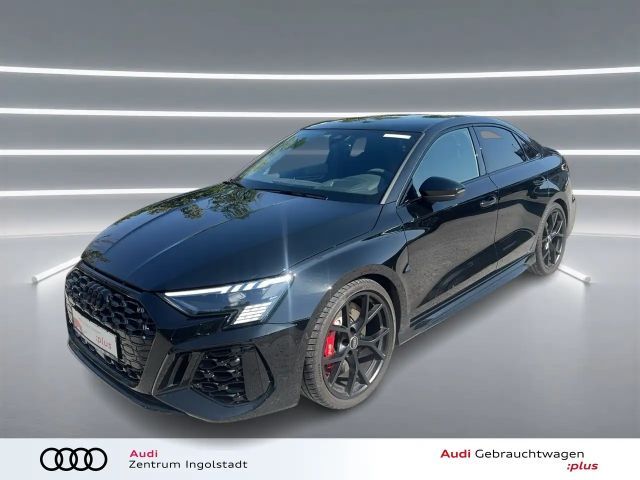 Audi RS3 Limousine qu MATRIX PANO KAMERA HuD ACC B&O 2023 Benzine