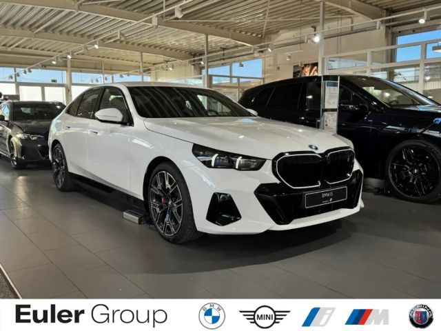 BMW i5 eDrive40 Limousine Sportpaket HUD AHK-klappbar AHK 2026 Elektrisch